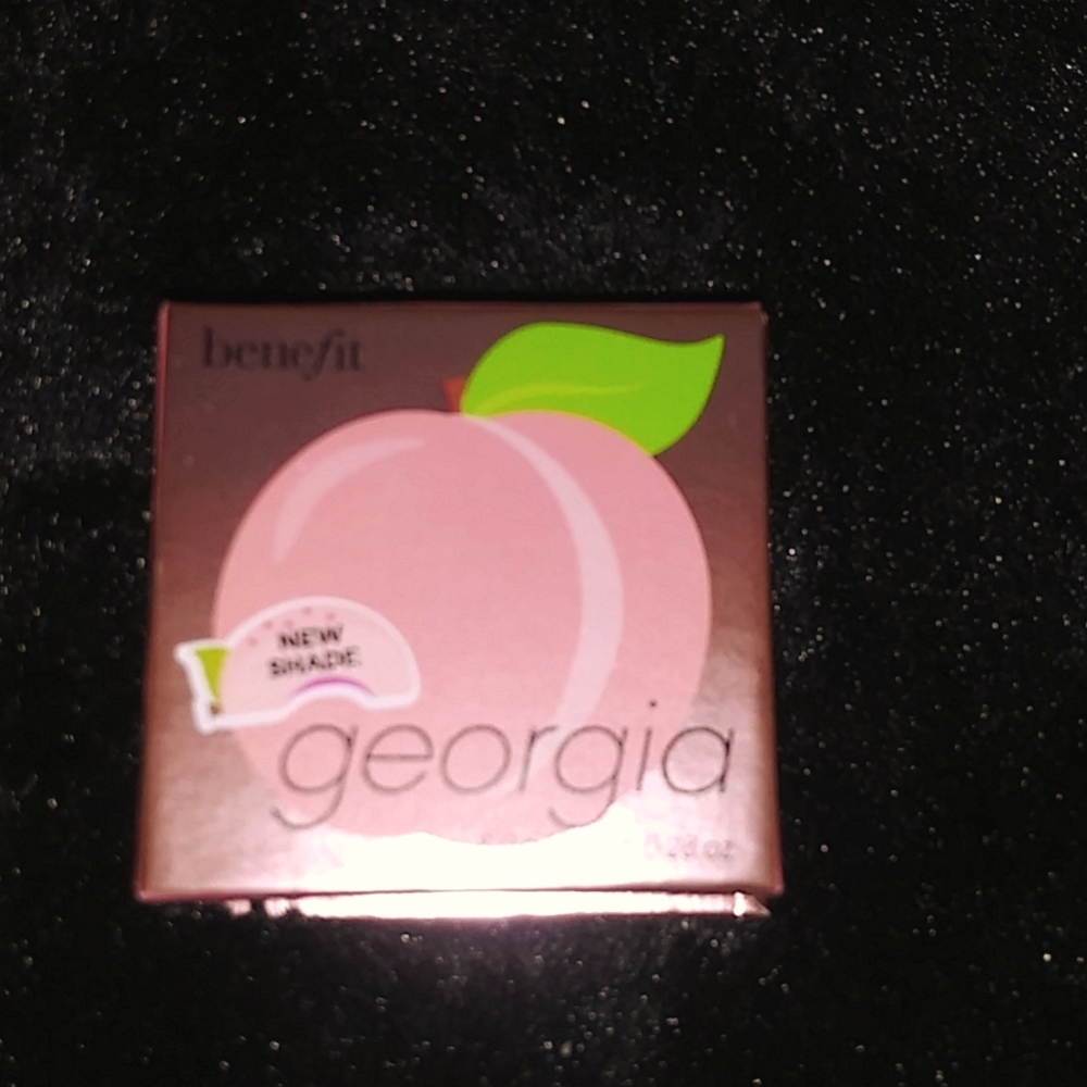 Benefits peach blush. 🍑